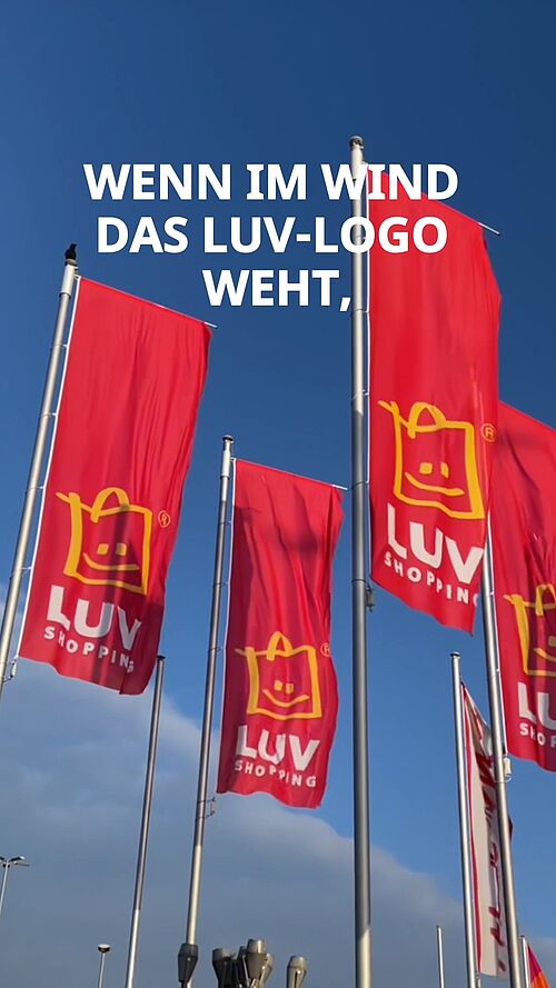 Schau mal nach oben! 🌬️ Wenn unser LUV-Logo im Wind weht, bist du genau richtig: Mode, Technik, Food & viele...